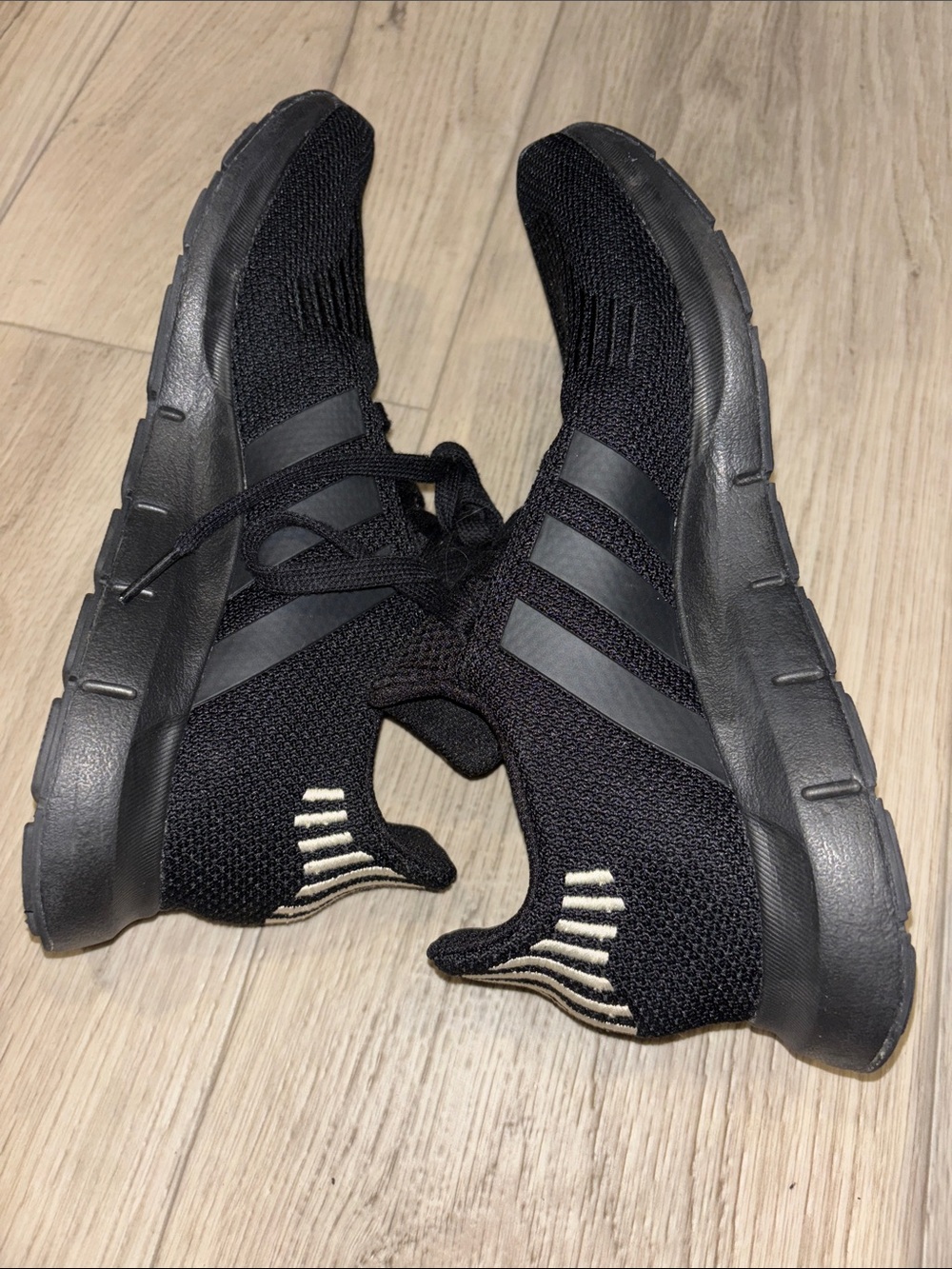 Adidas SWIFT RUN 1.0 SHOES Black Sz 9 women - Picture 4 of 5